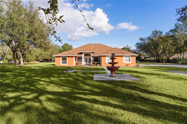 back of house featuring a lawn