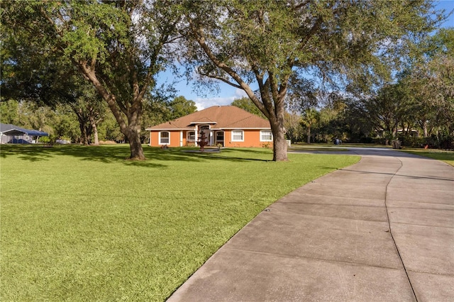 view of front facade with a front yard