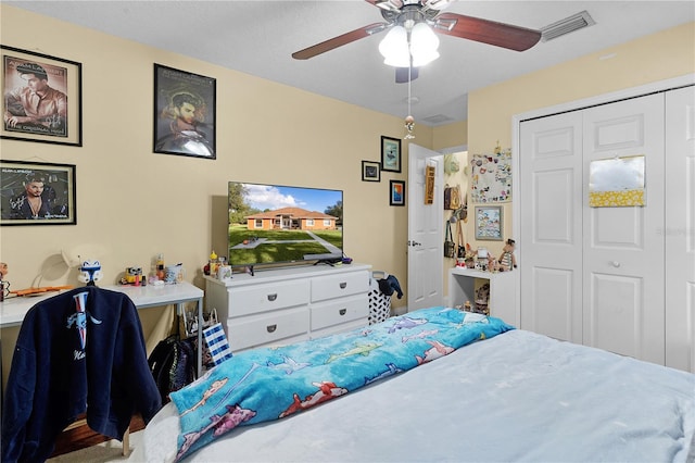 bedroom featuring ceiling fan, a closet, and a textured ceiling