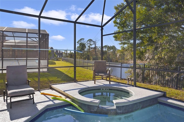 view of swimming pool featuring a lanai, an in ground hot tub, and a lawn