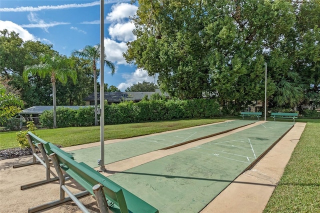 view of property's community featuring a yard