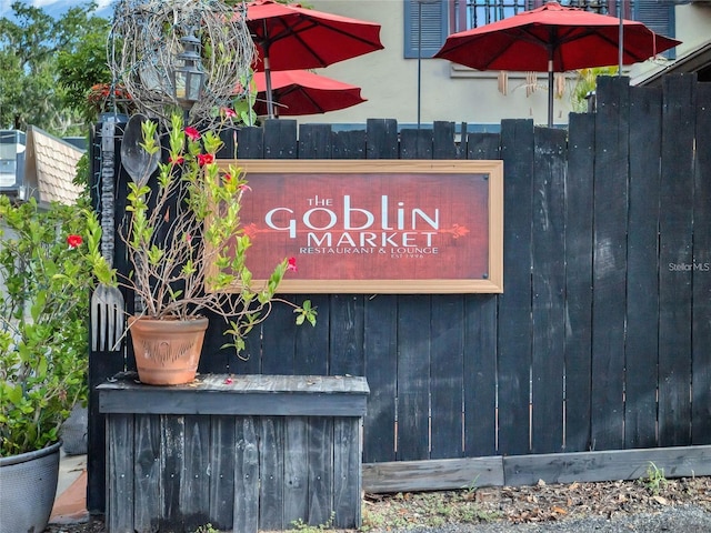 view of community / neighborhood sign