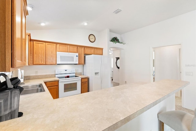 kitchen with a kitchen bar, kitchen peninsula, white appliances, sink, and lofted ceiling