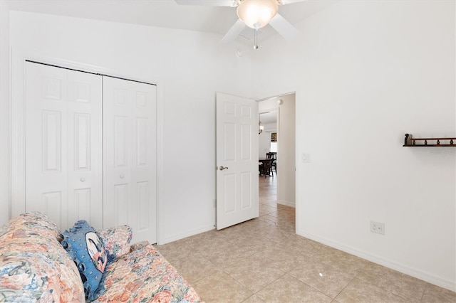 unfurnished room featuring light tile patterned floors and ceiling fan