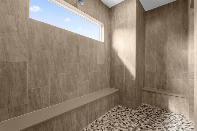 bathroom featuring tiled shower