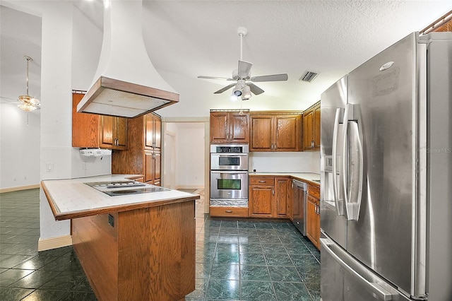 kitchen with ceiling fan, stainless steel appliances, premium range hood, kitchen peninsula, and a breakfast bar