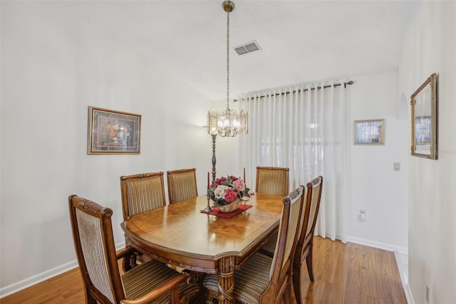 dining space featuring a chandelier and light hardwood / wood-style floors