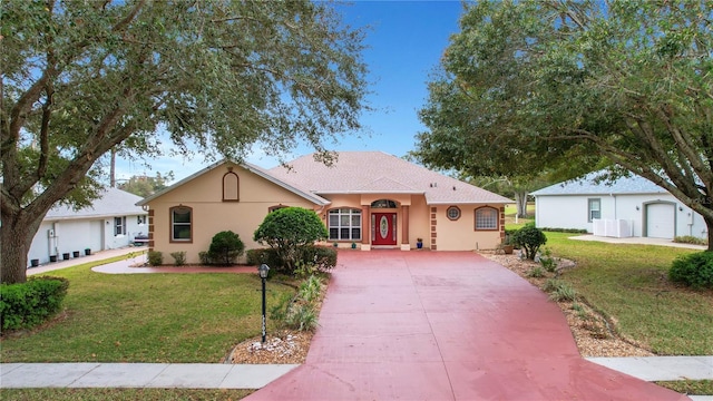 single story home featuring a front yard