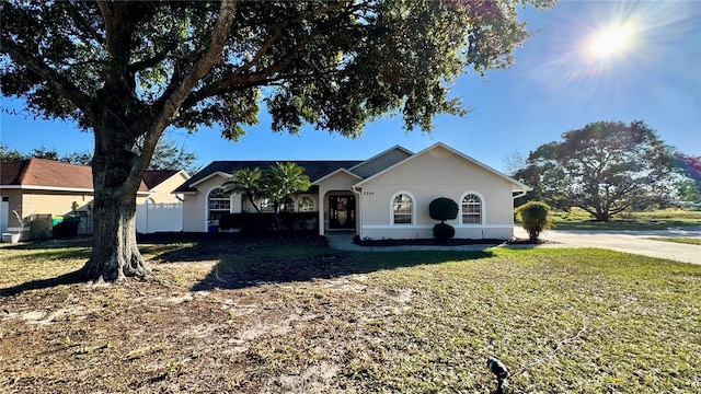 ranch-style house featuring a front lawn