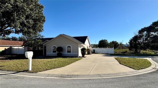 ranch-style house featuring a front lawn