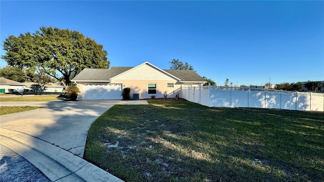 view of front of house featuring a garage and a front yard