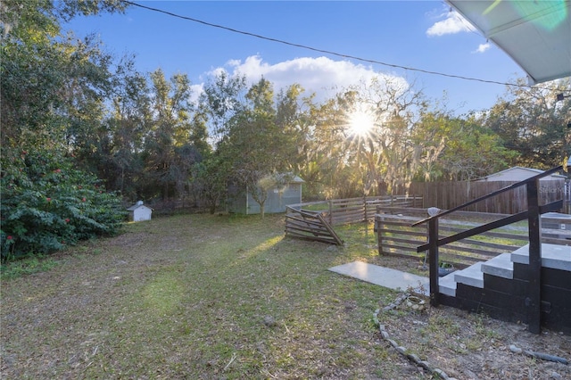 view of yard featuring a storage unit