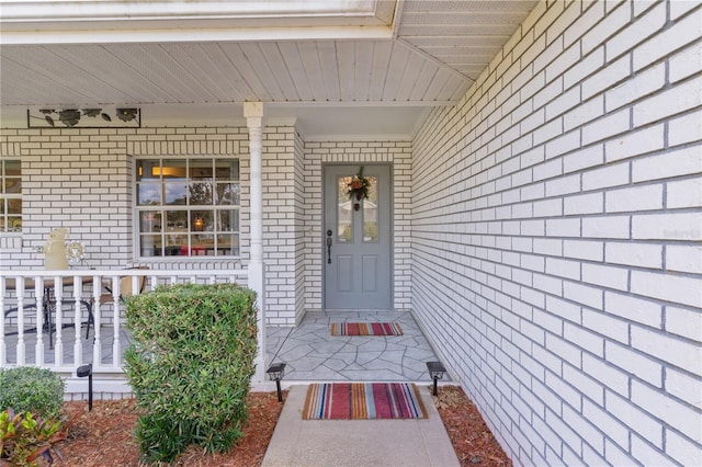 entrance to property featuring a porch