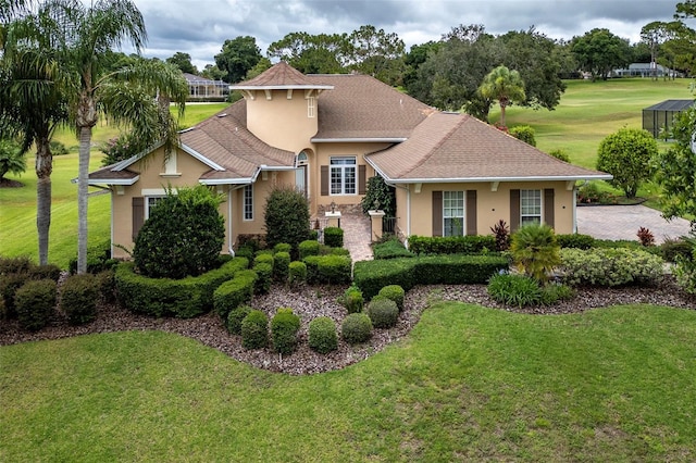 view of front of home featuring a front yard