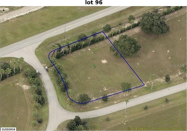 Listing photo 2 for 17200 Royal Palm Dr, Groveland FL 34736