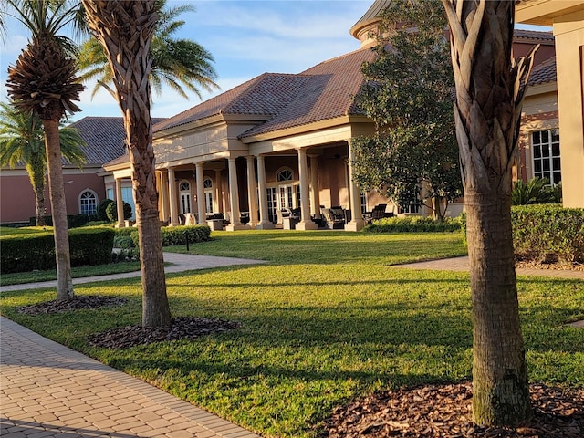 view of front of home featuring a front lawn