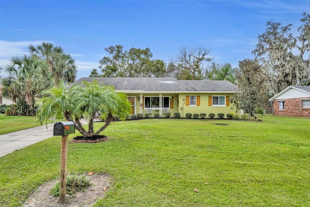 single story home featuring a front yard