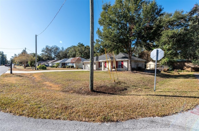 view of front facade with a front lawn