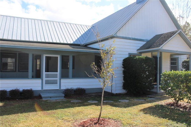 view of front of property featuring a sunroom and a front yard