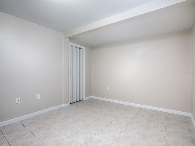 empty room featuring light tile patterned flooring