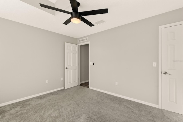 carpeted spare room featuring ceiling fan