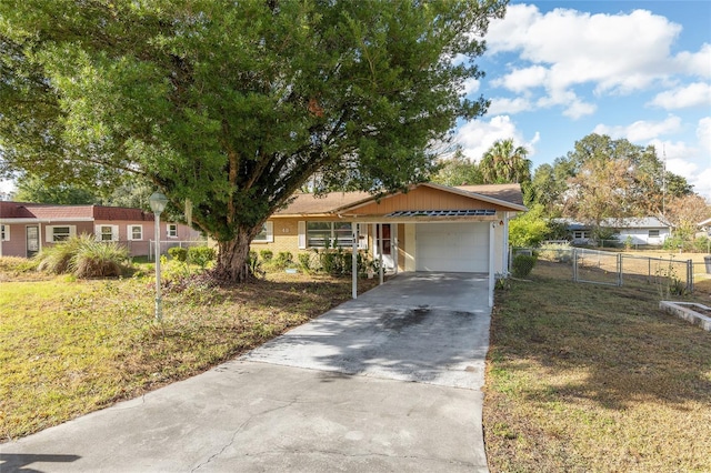 view of front of home featuring a carport, a garage, and a front yard