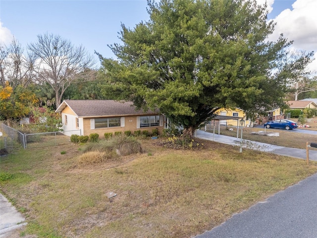 view of front of property with a front yard