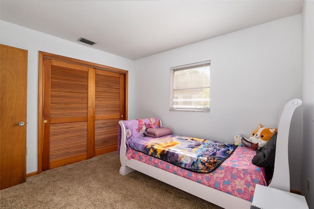 bedroom with carpet flooring and a closet