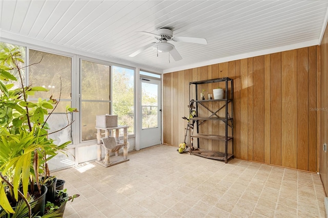 sunroom featuring ceiling fan