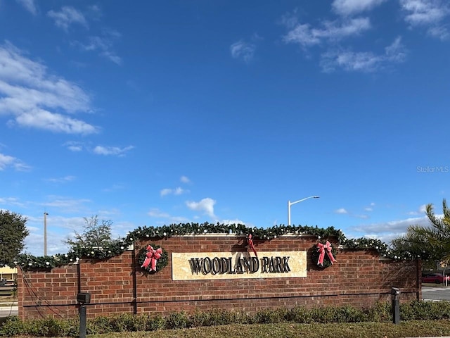 view of community / neighborhood sign