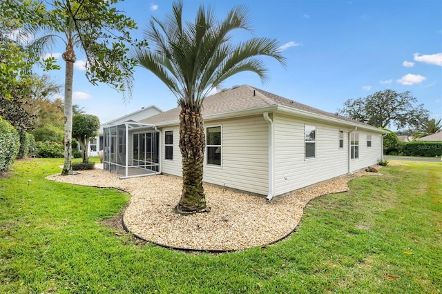 9199 SE 171st Cooper Loop, The Villages, FL 32162 - back of property with a lawn and glass enclosure