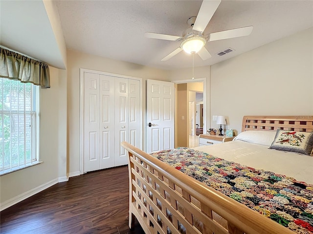 bedroom featuring ceiling fan, dark hardwood / wood-style flooring, and a closet