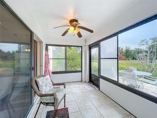 sunroom featuring ceiling fan