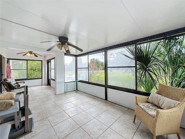 sunroom with ceiling fan