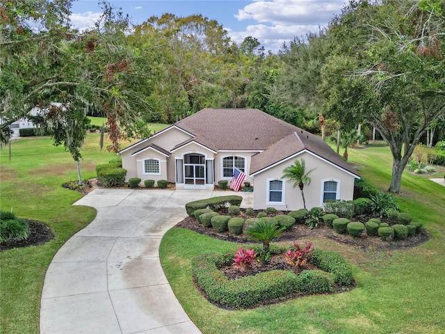 view of front of home featuring a front lawn