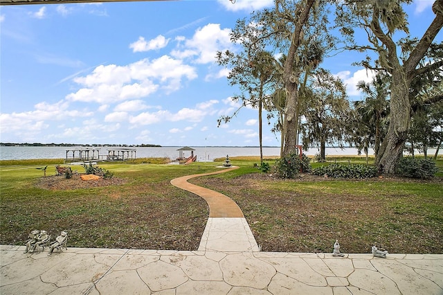 view of yard featuring a water view