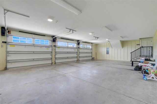 2437 Bay Lake Loop, Groveland, FL 34736 - view of garage
