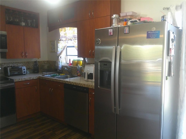 kitchen featuring decorative backsplash, stainless steel appliances, dark hardwood / wood-style floors, and sink