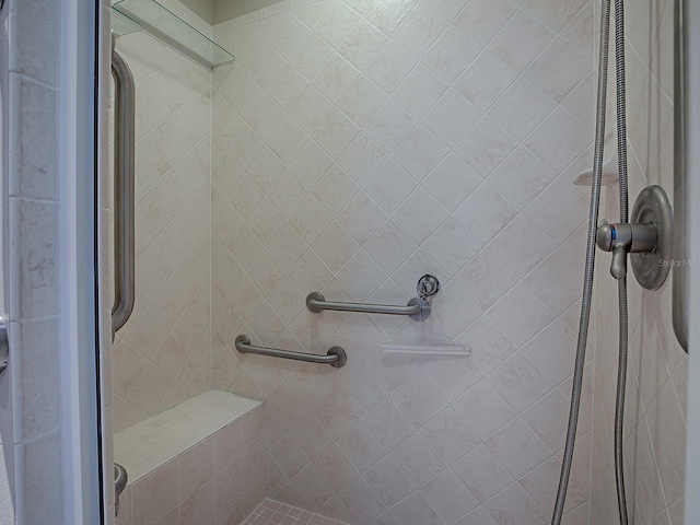 bathroom featuring a tile shower