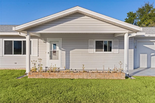 view of front of house featuring a garage and a front lawn