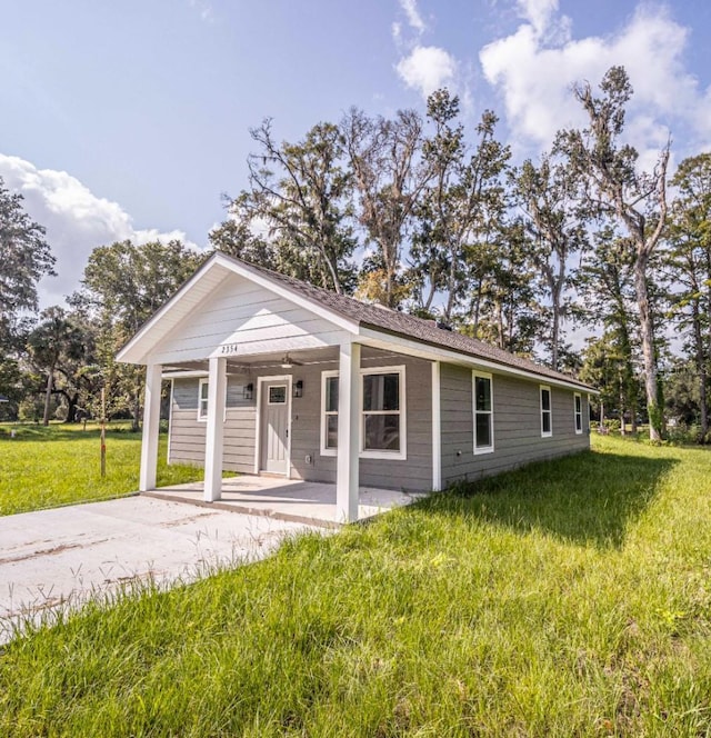 single story home with covered porch and a front lawn