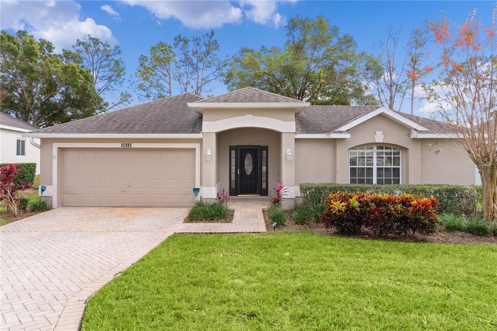 view of front facade featuring a front yard and a garage