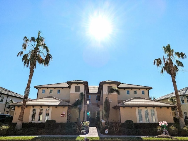 view of mediterranean / spanish-style house