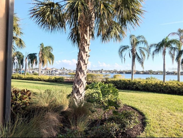 view of yard featuring a water view