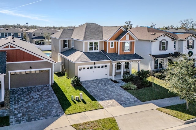 view of front of property featuring a front lawn