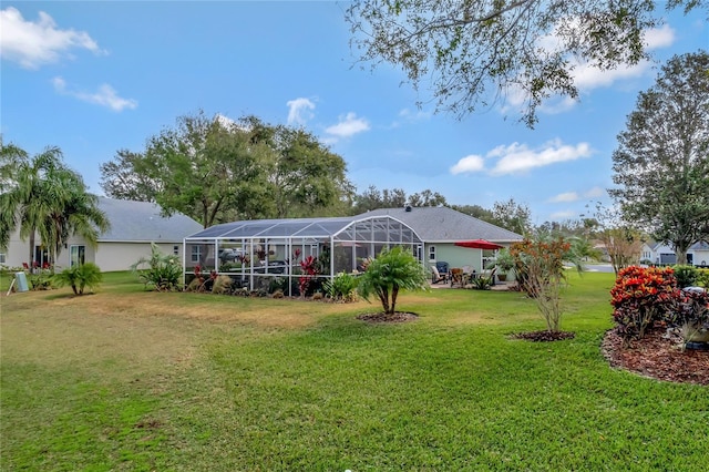 view of yard with a lanai