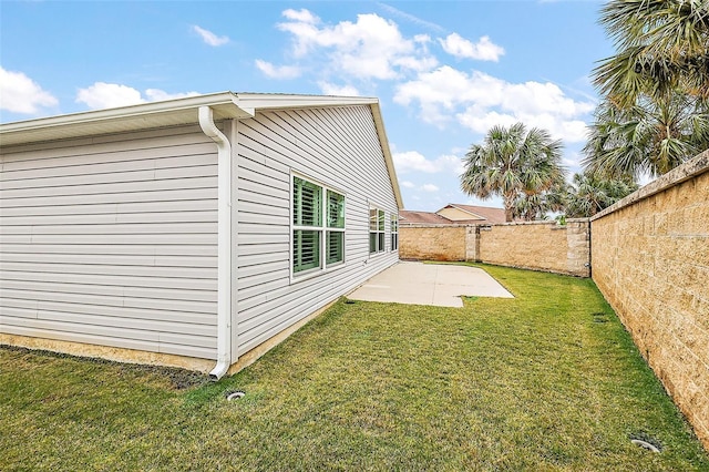 view of yard with a patio area