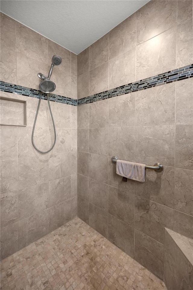 bathroom featuring tiled shower