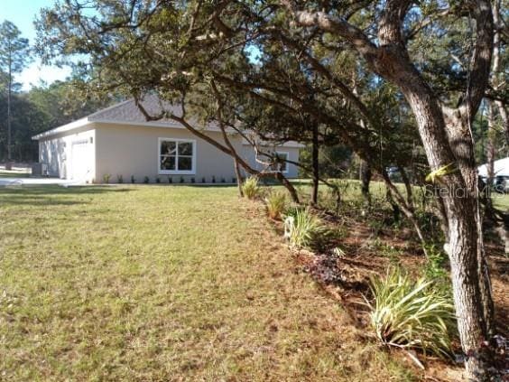 view of front of home with a front lawn