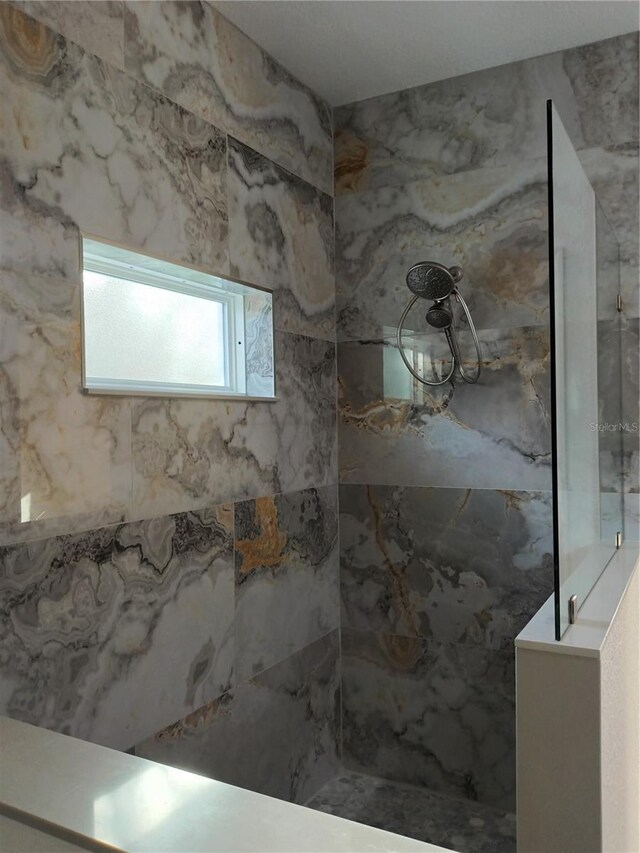 bathroom featuring tiled shower